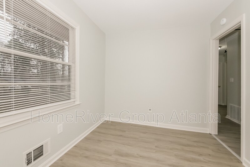 Building Photo - 506 Shady Ln Dr