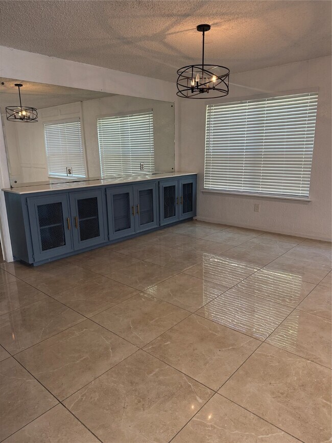 Building Photo - 7838 Vickijohn Dr