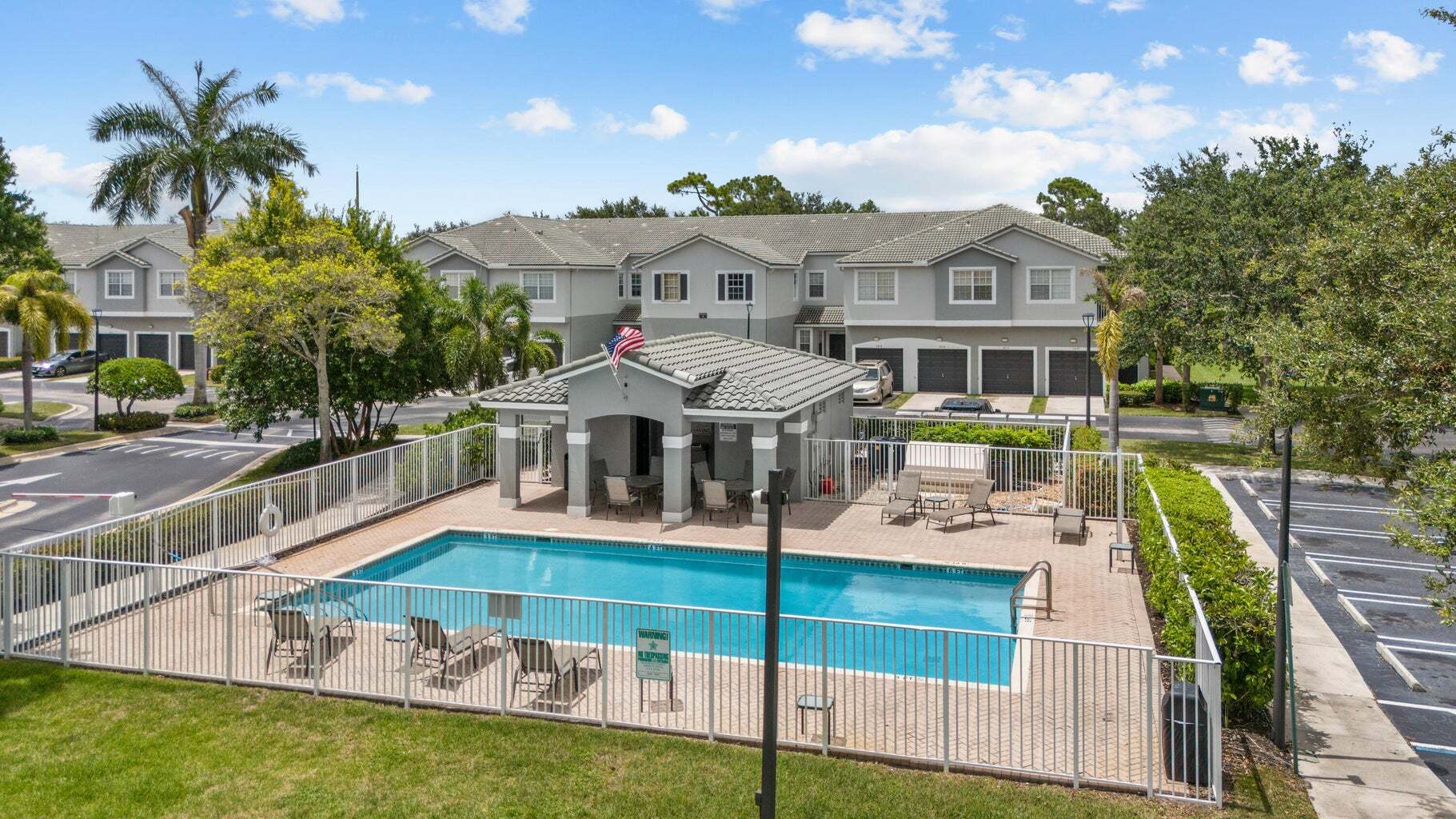 Building Photo - 3051 Grandiflora Dr