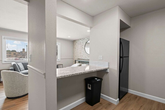 Building Photo - 2309 Cherry Hills Dr
