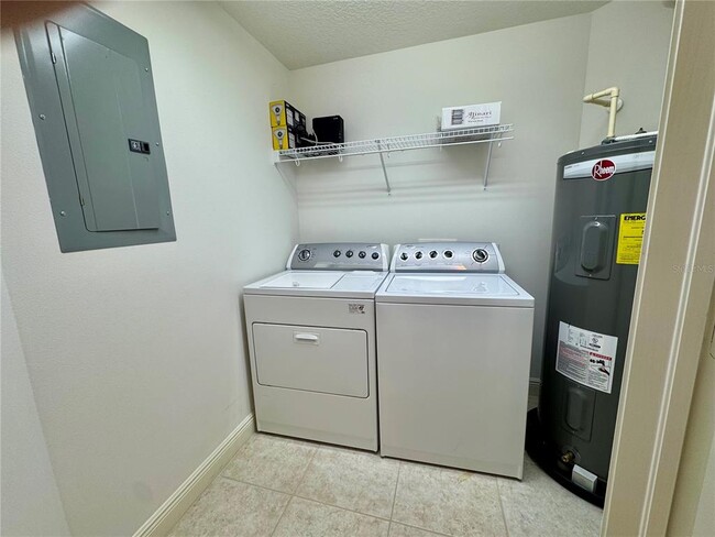 Building Photo - 800 N Tamiami Trl