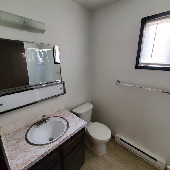 Building Photo - 1224 E 3rd St