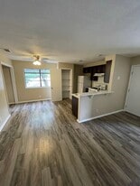 Building Photo - 501 Algerita Dr