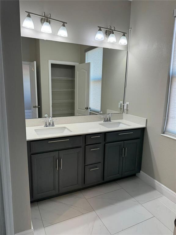 Building Photo - 5300 Pavia Dr