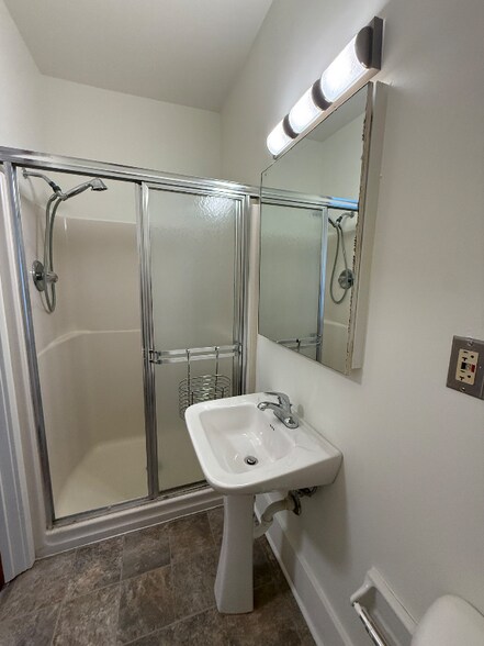 Building Photo - 265 N Limestone