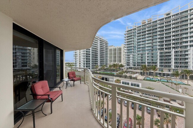 Building Photo - 3000 N Ocean Dr