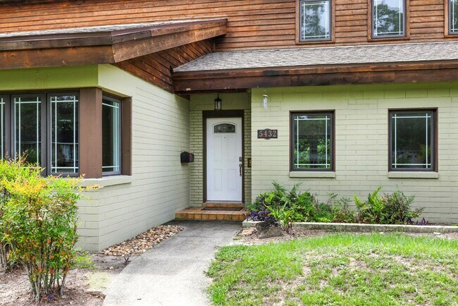 Building Photo - 5432 Grove Ave