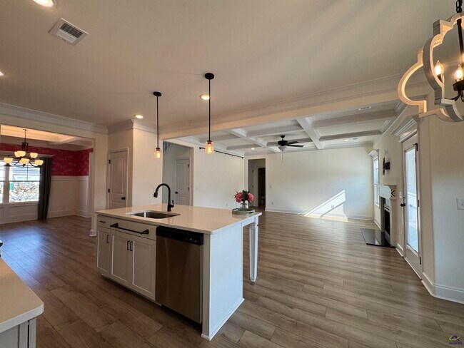 Building Photo - 805 Harley Farms Dr