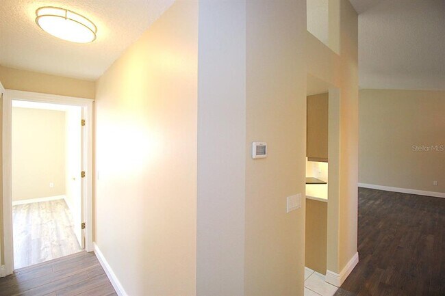 Building Photo - 20 Clarendon Ct N