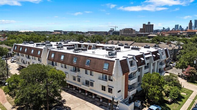 Building Photo - 3115 Helms St