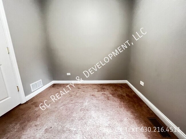 Building Photo - 1512 W 17th St