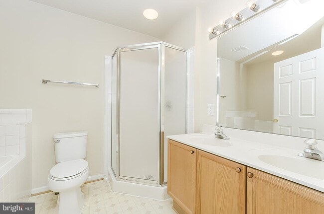 Building Photo - 9 E Calabash Ct