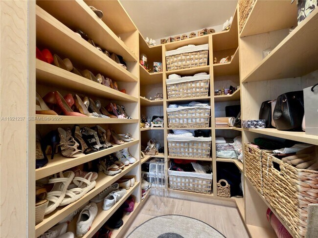 Building Photo - 3140 S Ocean Dr