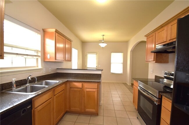 Building Photo - 5005 SW Fieldstone Blvd