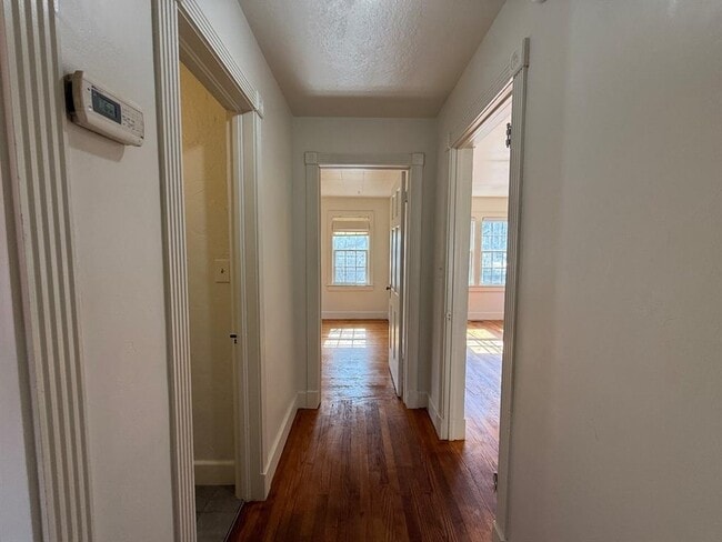 Building Photo - 730 S Littler Ave