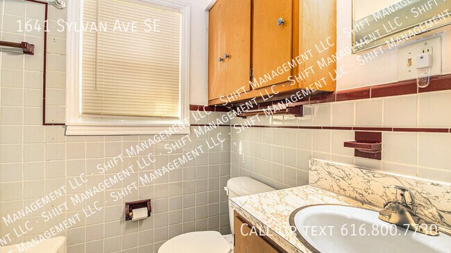 Building Photo - 1641 Sylvan Ave SE