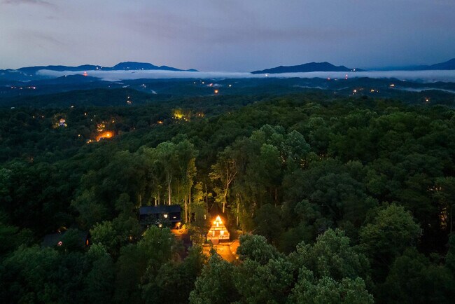 Building Photo - 1903 Ash Pass