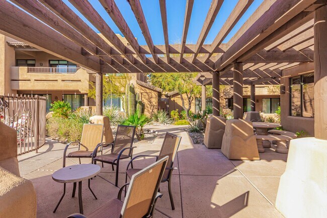 Building Photo - Beautiful Scottsdale townhome with perfect...