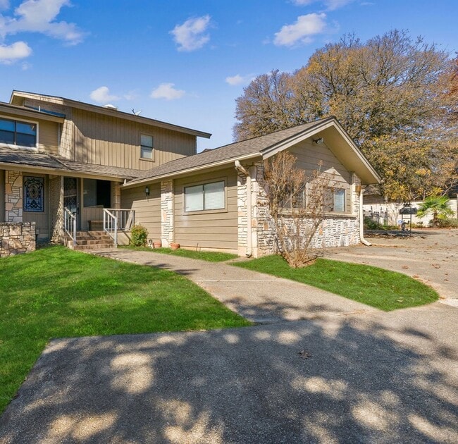 Building Photo - 701 Oakland Hills Ln