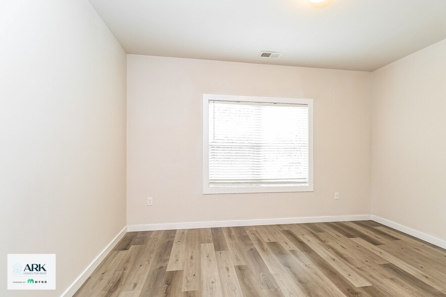 Building Photo - 3028 Celia Ave