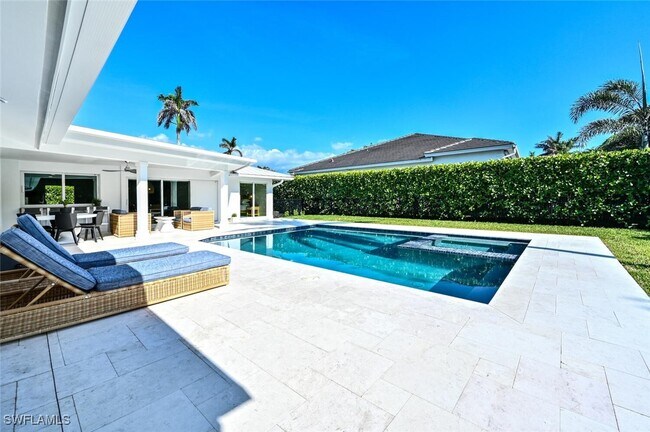 Building Photo - 646 Park Shore Dr
