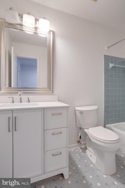 Building Photo - 7900 San Leandro Pl