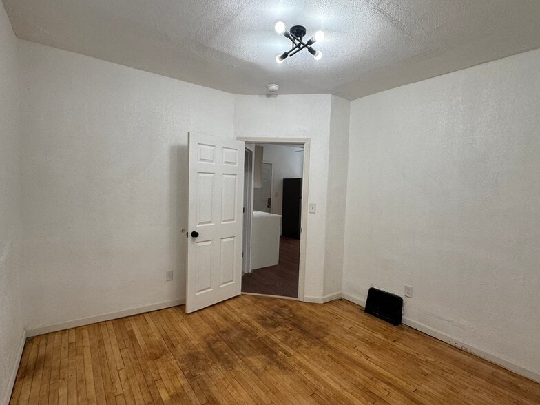 Building Photo - 420 N 29th St