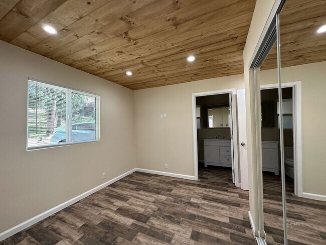 Building Photo - 54078 Pine Crest Ave