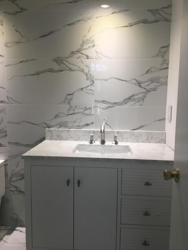 Building Photo - 1094 Raintree Ct