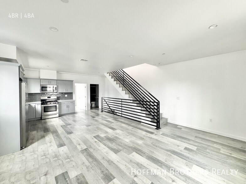 Building Photo - 156 N Mariposa Ave