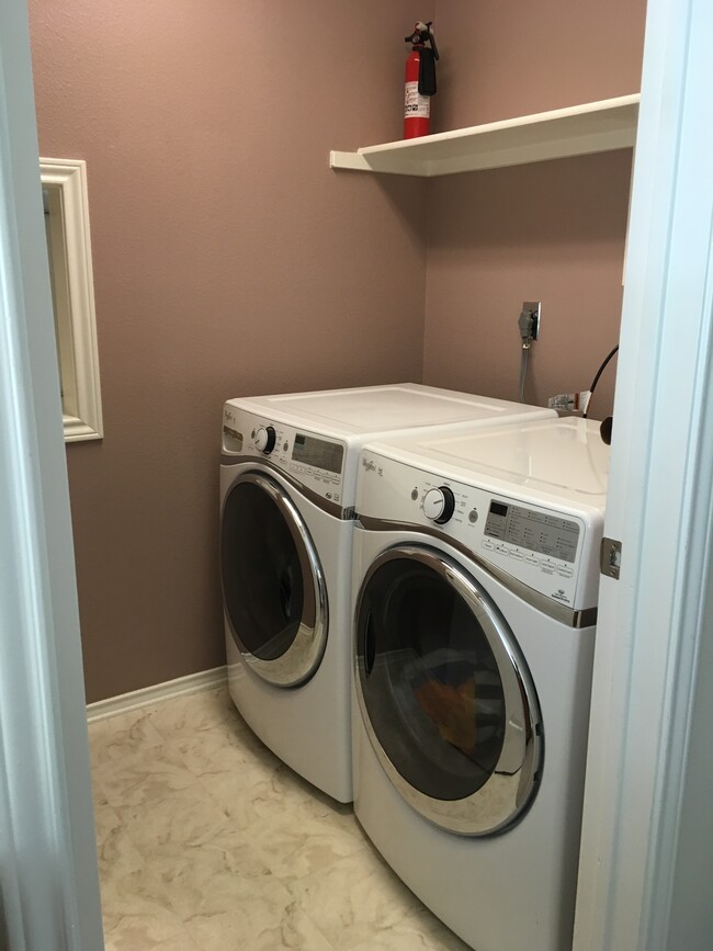 Washer and dryer included for your use! - 12804 Schleicher Trl