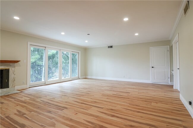 Building Photo - 16608 Park Ln Cir