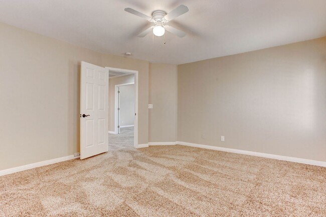 Building Photo - 809 Royal Birch Ln