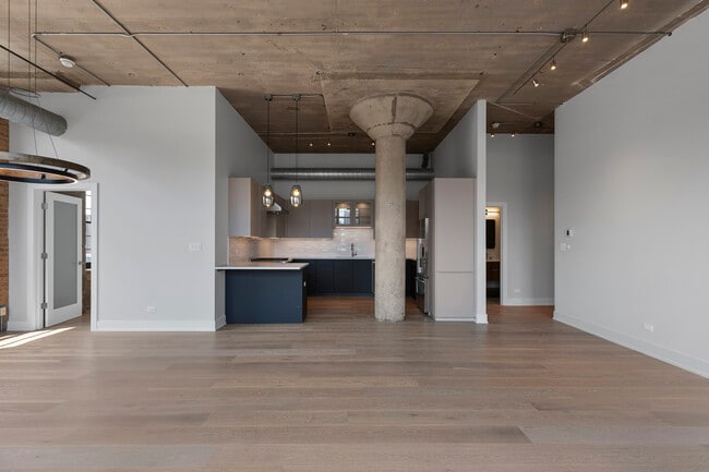 Building Photo - 17 S Loomis St