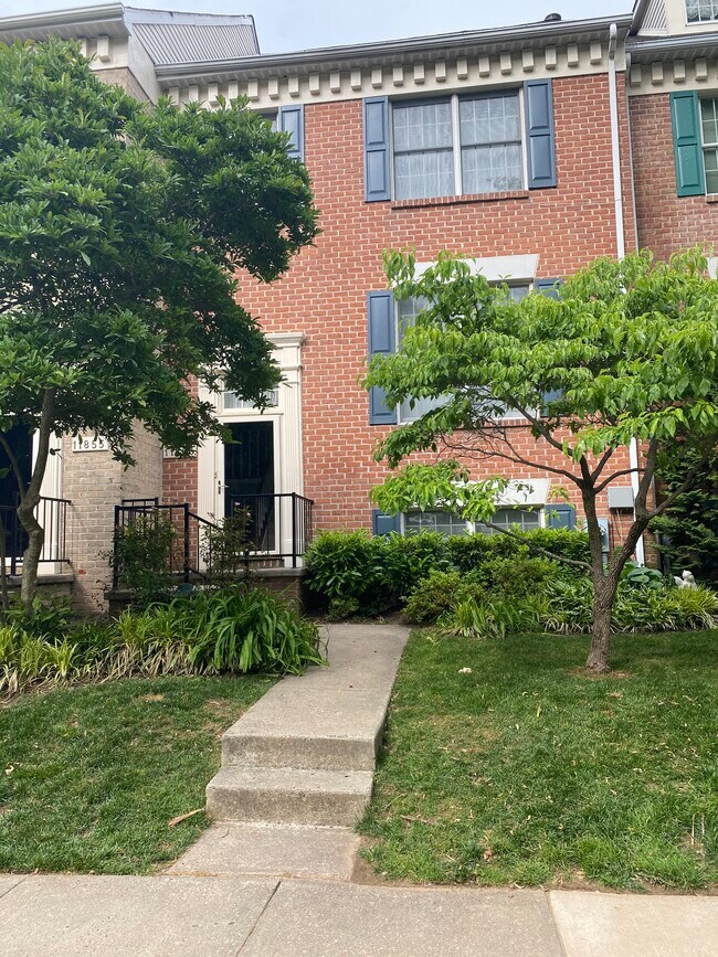 Primary Photo - 11853 Sherbourne Dr
