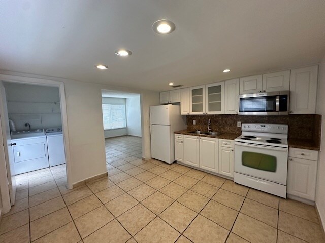 Building Photo - 3525-3527 SW 25th Ter
