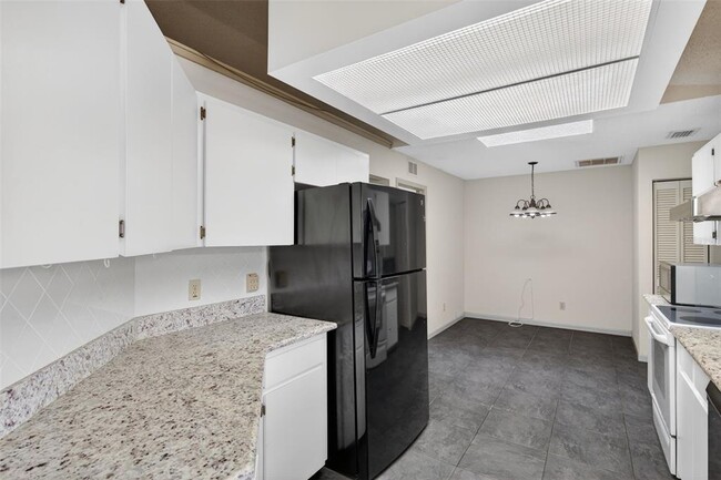 Building Photo - 5883 Darren Ct