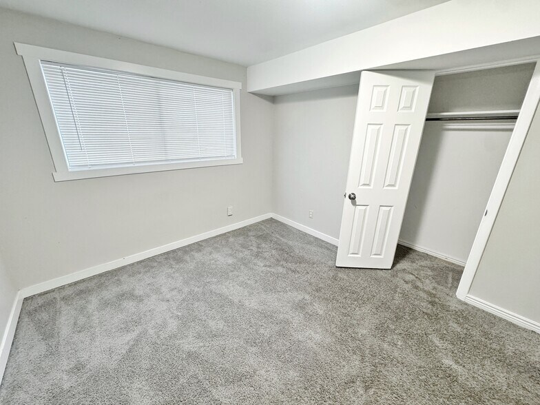 Building Photo - 15093 E 11th Ave