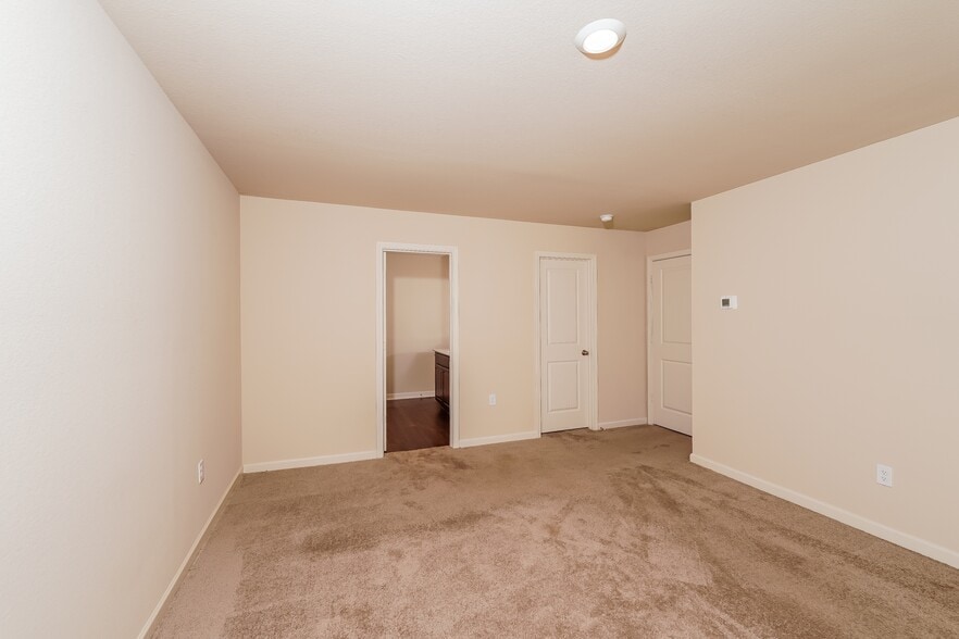 Building Photo - 375 Clover Cir