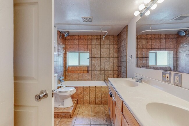 Building Photo - CLEAN CUTE SOUTH VALLEY 2 Bedroom 1 Bath