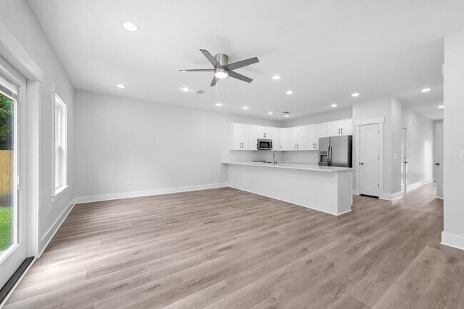 Building Photo - Modern 4BR Home with Private Fenced Yard Near the Beach