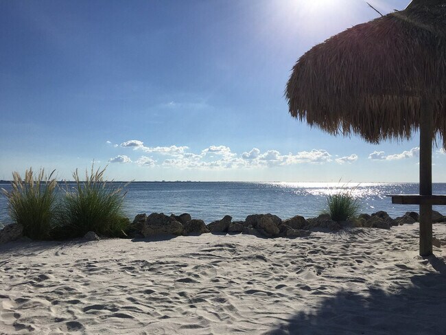 Building Photo - 2506 N Rocky Point Dr