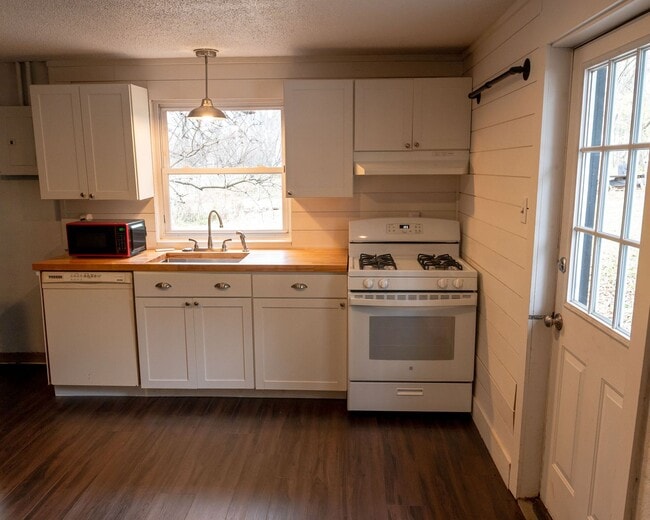 Building Photo - Coming Soon!!   2 BED, 1 BATH LOCATED ONE MILE FROM IU CAMPUS
