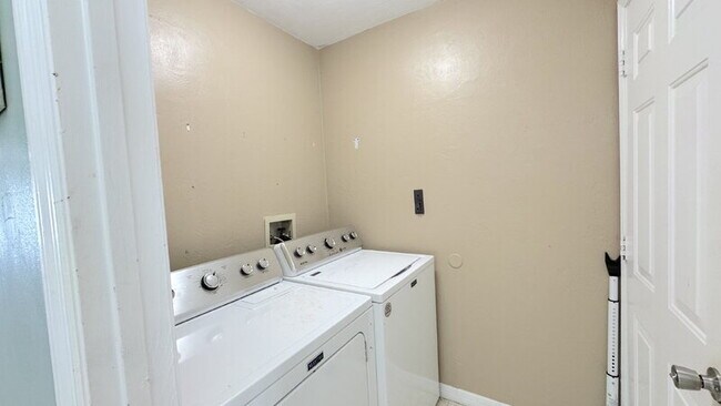 Building Photo - 1467 Bay Grove Dr