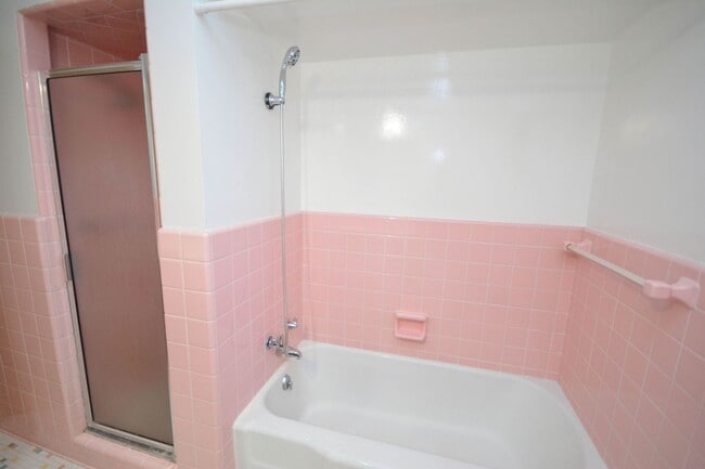 Building Photo - 619 2nd St NW