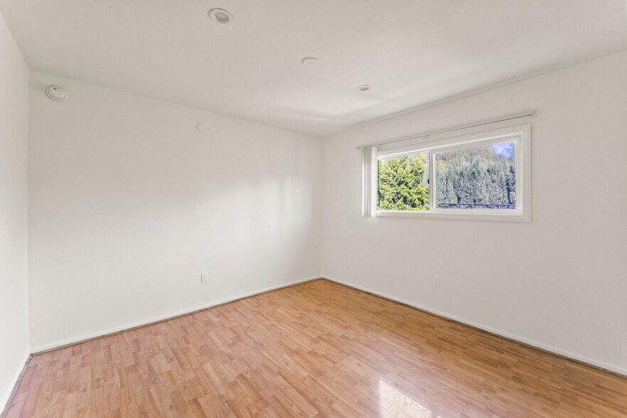 Building Photo - 5738 Woodman Ave