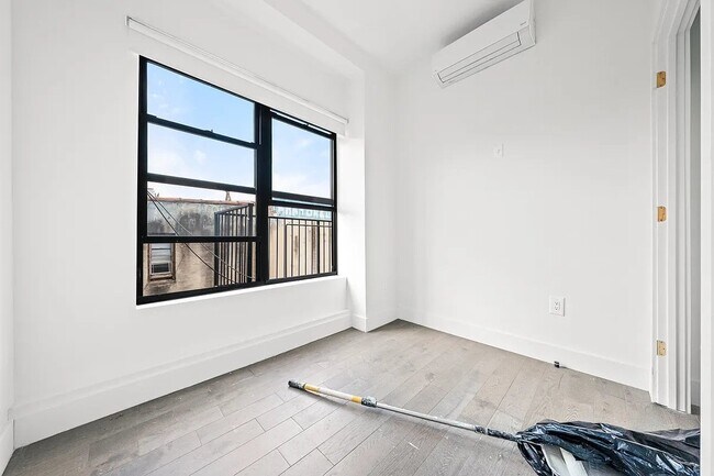 Building Photo - 94 Avenue A