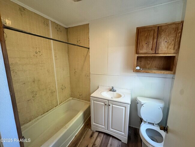 Building Photo - 913 Plum St