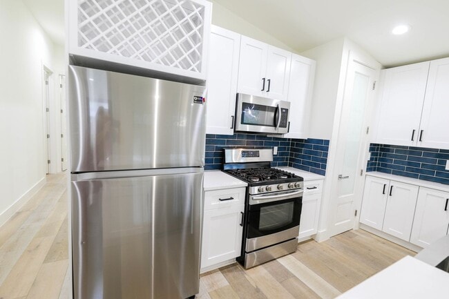 Building Photo - 8 Bedrooms 8 Baths Pre-leasing Now for 202...