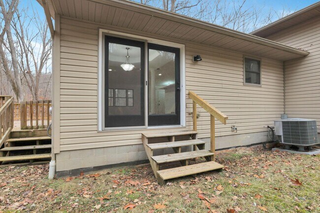 Building Photo - 1889 Wolverine Dr